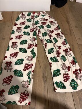 Cozy Holiday Tree Print Kids Pajama Pants - White, Green & Red